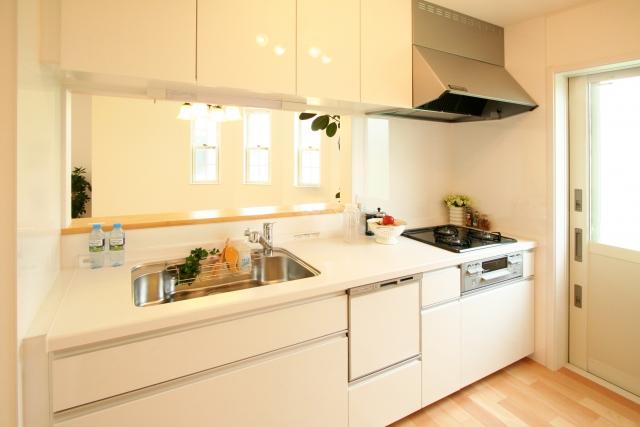 キッチンの頑固な油汚れクリーニング