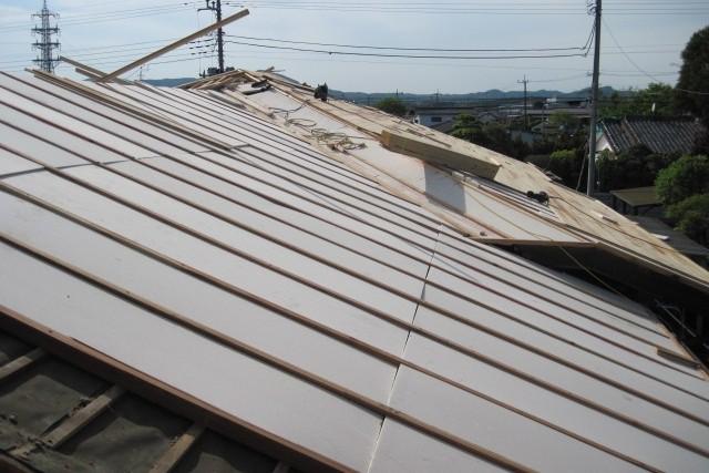 屋根の葺き替えに伴う太陽光パネル撤去