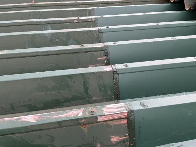 ガルバリウム鋼板による屋根カバー工法